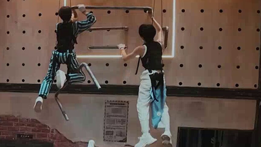 彭彭张真源吊威亚空中绝技大秀