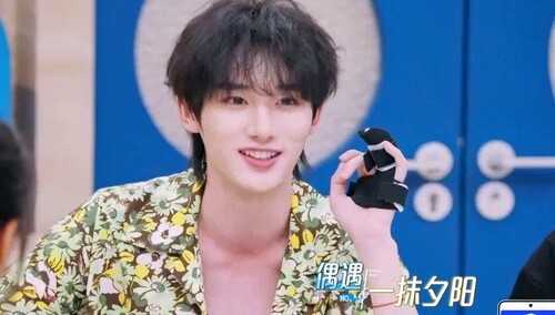 暖心小确幸！丁程鑫近期开心事是偶遇夕阳