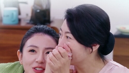 那是相当的满意！孟嘉烨妈妈看王宸奇满眼欢喜