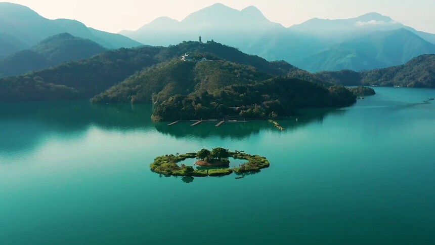 许飞献唱芒果AI纪录片《台湾岛纪》 再听《故乡的云》感动全网