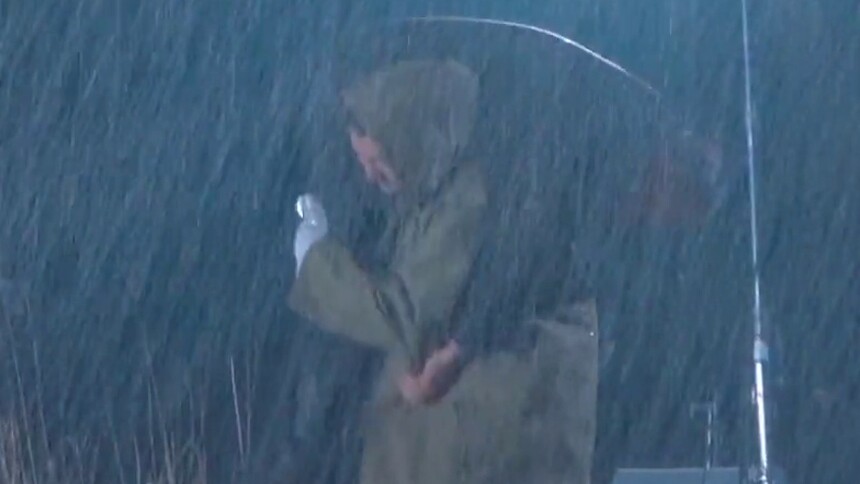 《法医秦明之龙番往事》花絮：秦明倪郝雨夜拍摄