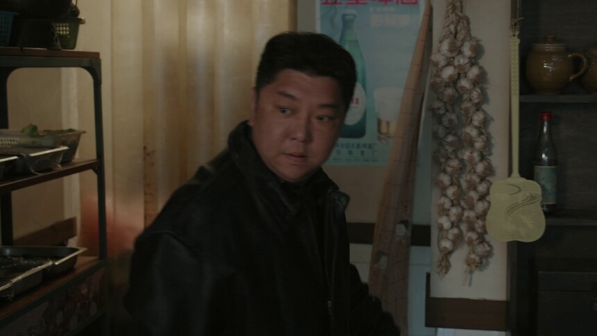 弹力球一招调虎离山 逃离警方视野