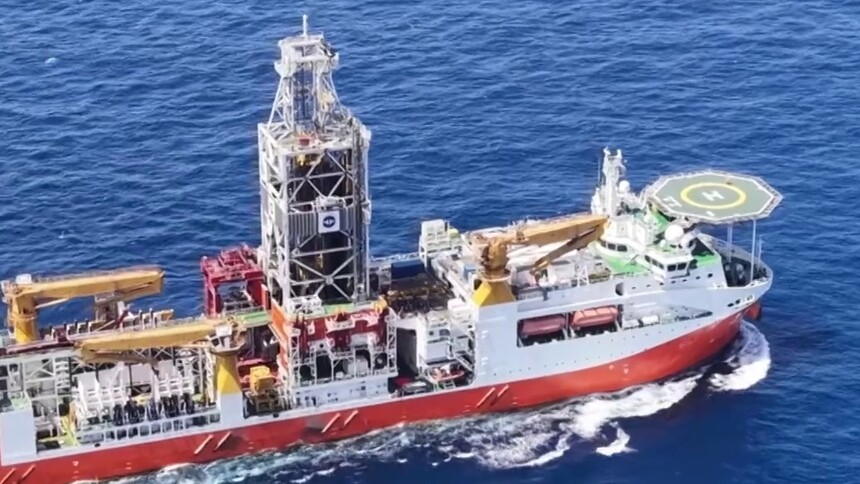 新华社消息｜“梦想”号深海钻探取心达5000米级