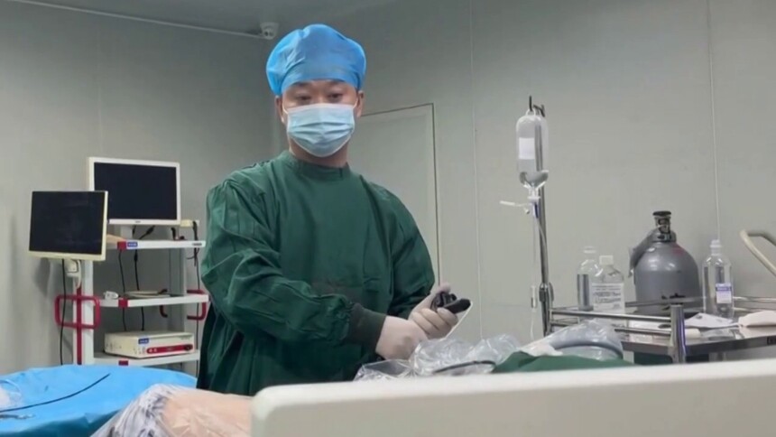 男子轻信土方排石无效 4厘米肾结石拖三年：结石反复腰痛三年 轻信土方排石无效